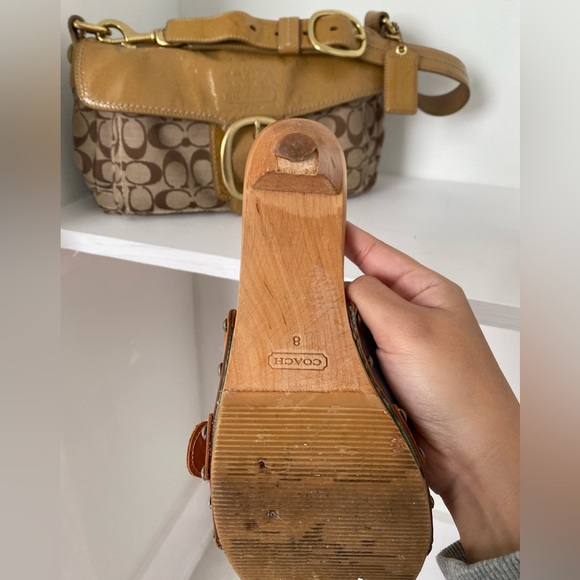 SOLD***💫VINTAGE COACH WOODEN MULE HEELS! 💫 - Picture 5 of 12